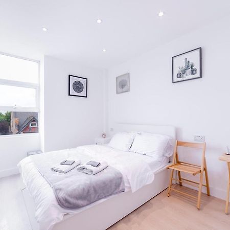 Quiet Cosy Rooms Harrow Bagian luar foto