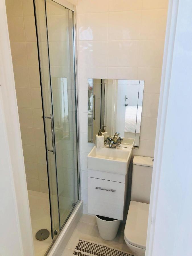 Quiet Cosy Rooms Harrow Bagian luar foto